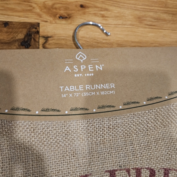 Burlap table runner - Picture 2 of 3